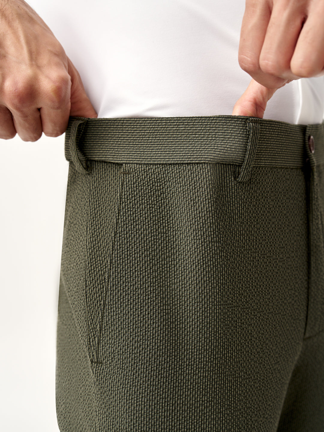 stretchable waist detail of Pant Project's green chandigarh seer sucker trousers