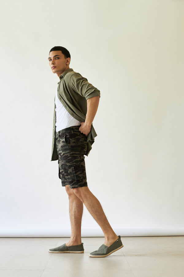 Casual shorts in N olive cotton fabric